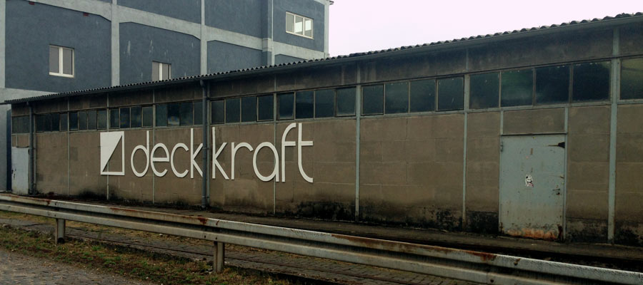 deckkraft featuring...