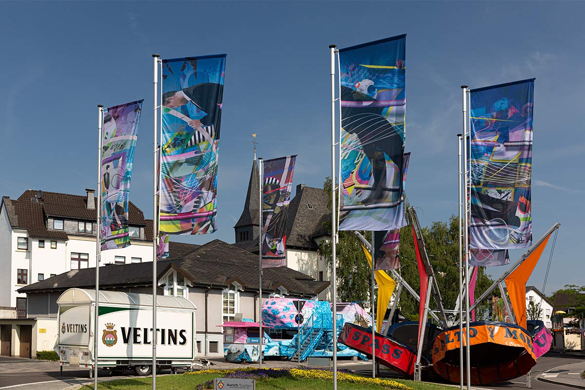 8 flags at a roundabout in Radevormwald