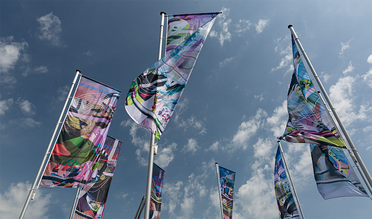 8 flags at a roundabout in Radevormwald